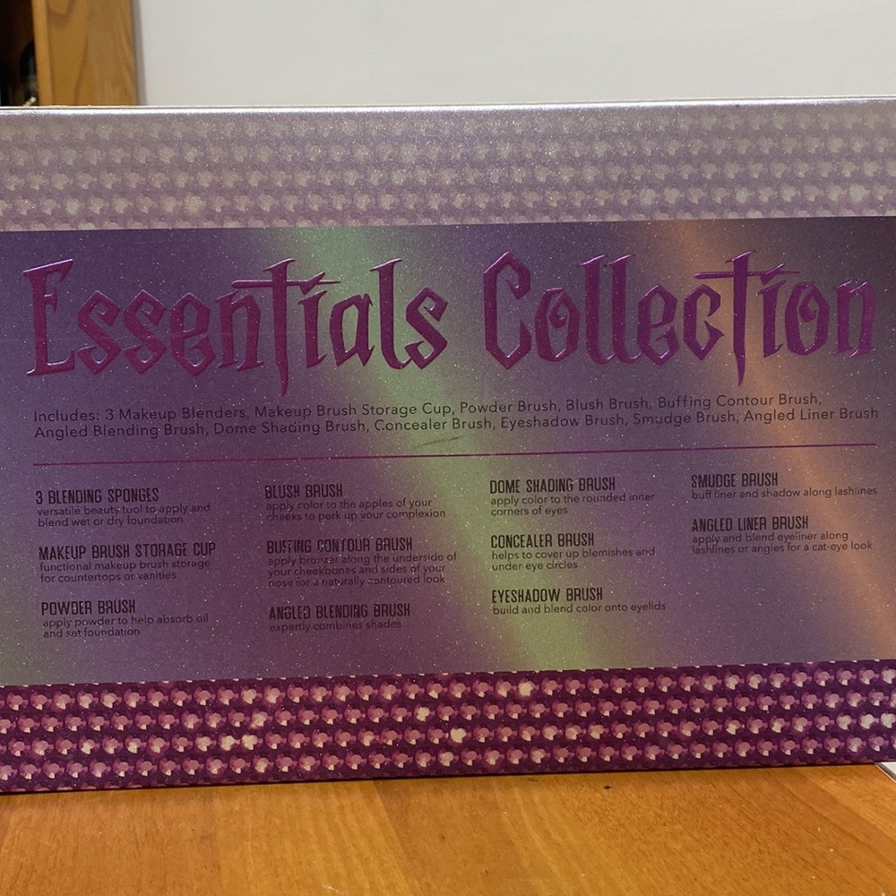 COPY - NWT. Essentials Collection, 13 piece makeup storage/brush set. - Picture 6 of 15